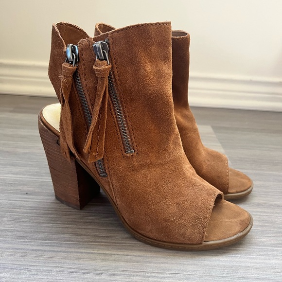 Dolce Vita Niomi Peep Toe Bootie - Picture 2 of 6